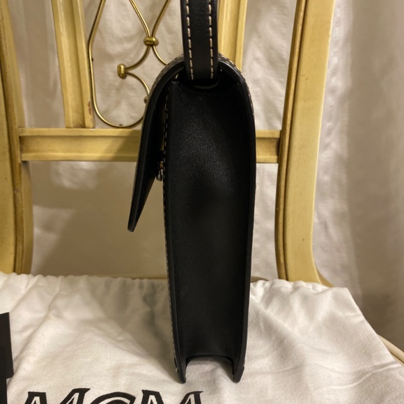 AUTH MCM Portuna crossbody - Picture 2 of 6